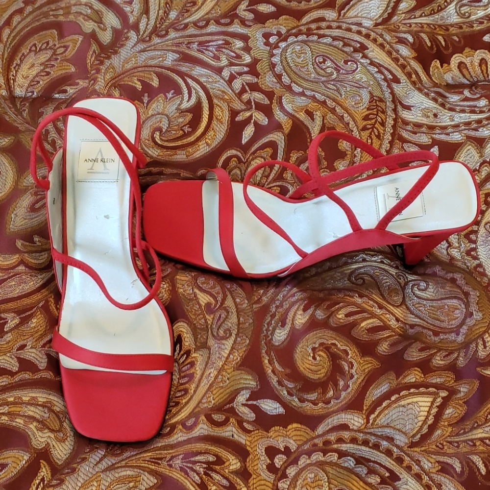 Red Pump Sandles